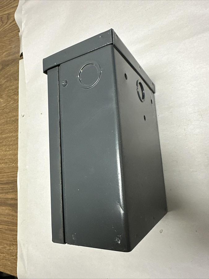 Queen Electric,2400,Phase-Liner 480V 3 Phase 4 KVAR 4.82 Amp (G066)