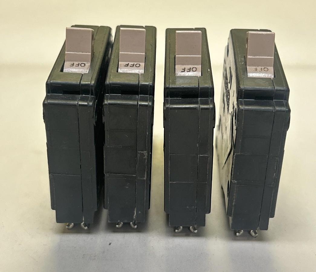 Used CUTLER-HAMMER,CH120,CIRCUIT BREAKER 20A 120/240V 1P LOT OF 4