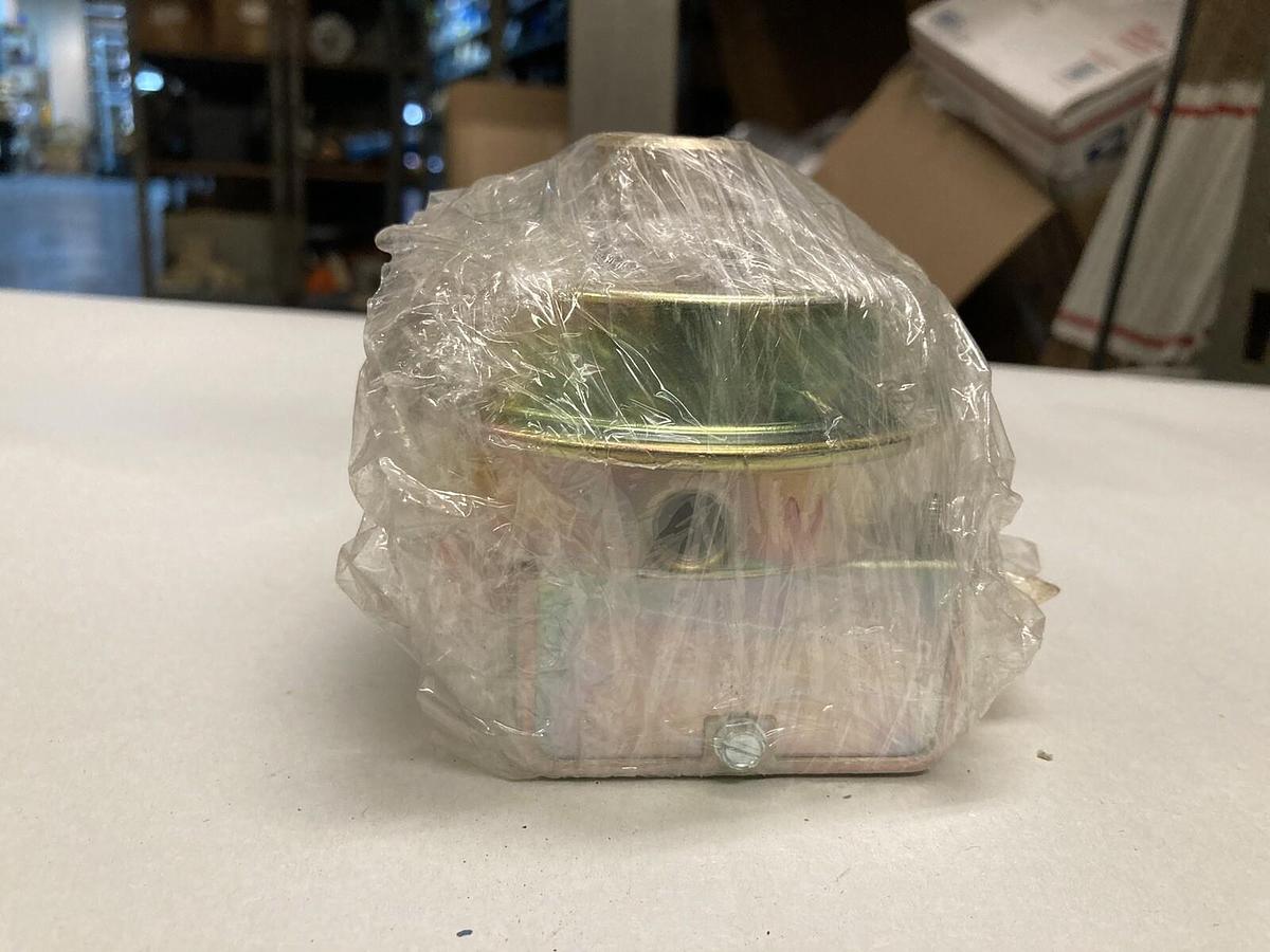 Used Antunes,8024204107,SPDT Air Flow Switch