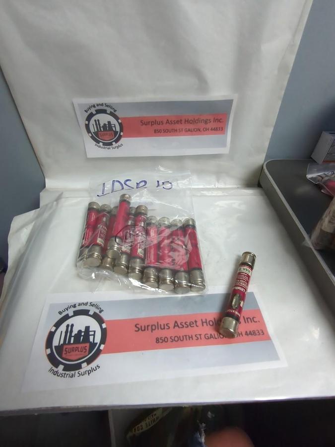 LITTELFUSE,IDSR15,INDICATOR 15 AMP FUSE LOT OF 11 NOS