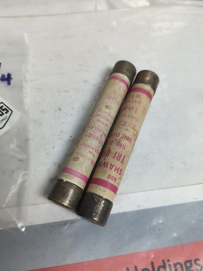 Used GOULD SHAWMUT,TRS1-1/4,TRI-ONIC 1-1/4AMP FUSE LOT OF 2 PRE-OWNED