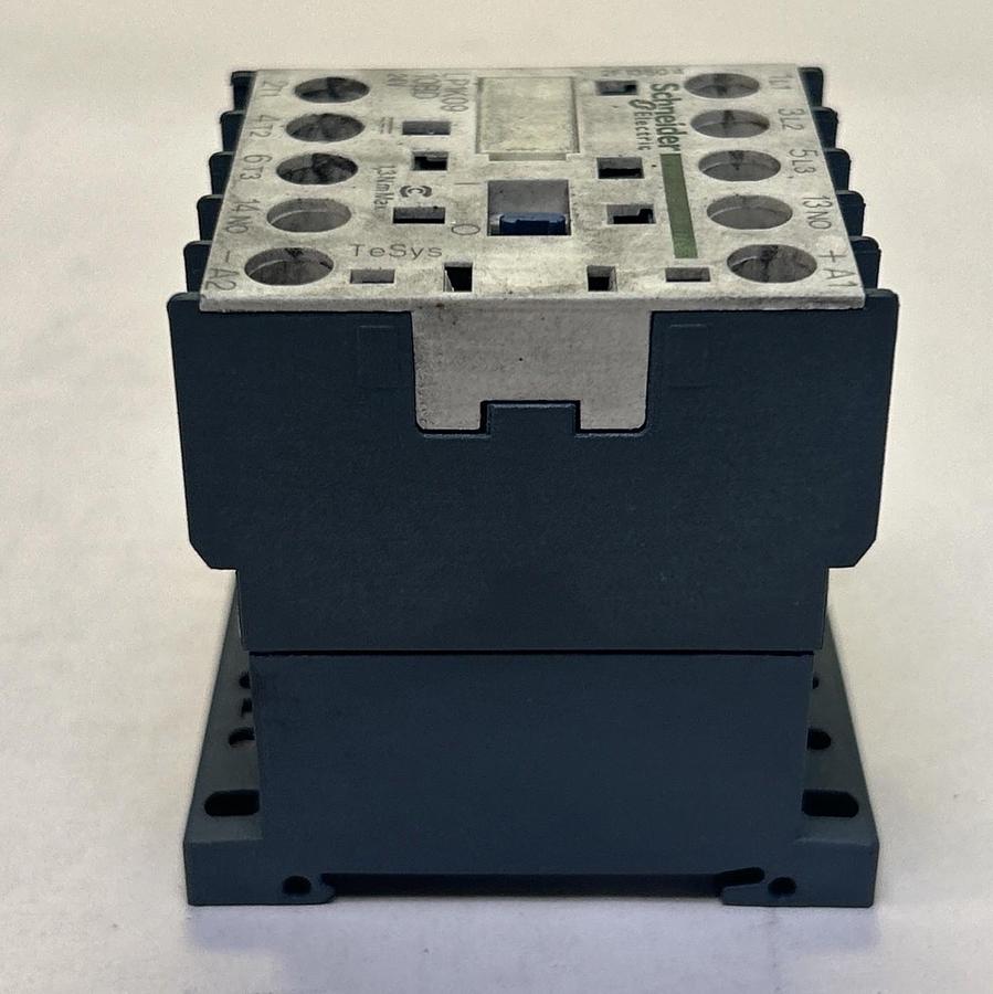 Used SCHNEIDER ELECTRIC,LP1K0910BD,CONTACTOR 24V