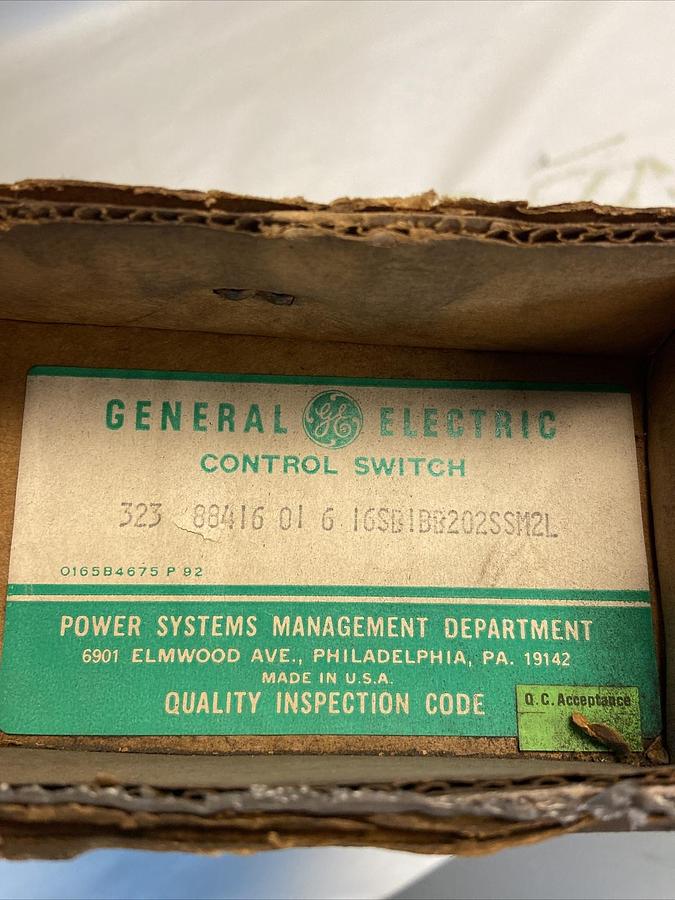 Used General Electric,16SB1B8202SSM2L,Control Switch NOS