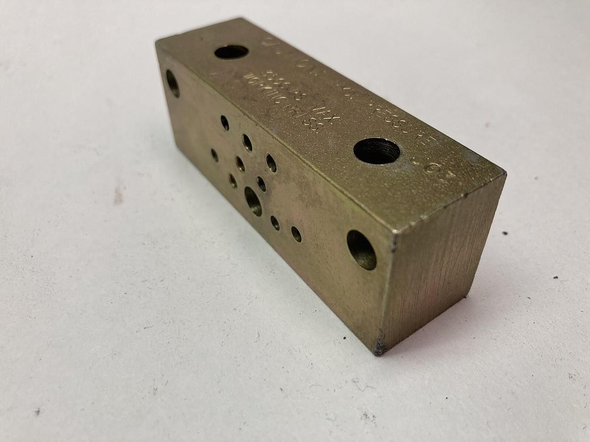 Graco Trabon,J03,Modular Divider Valve Block