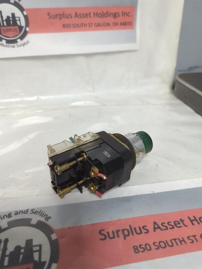 Used ALLEN BRADLEY,800T-PB16,SERIES B GREEN PUSHBUTTON ASSEMBLY PRE-OWNED