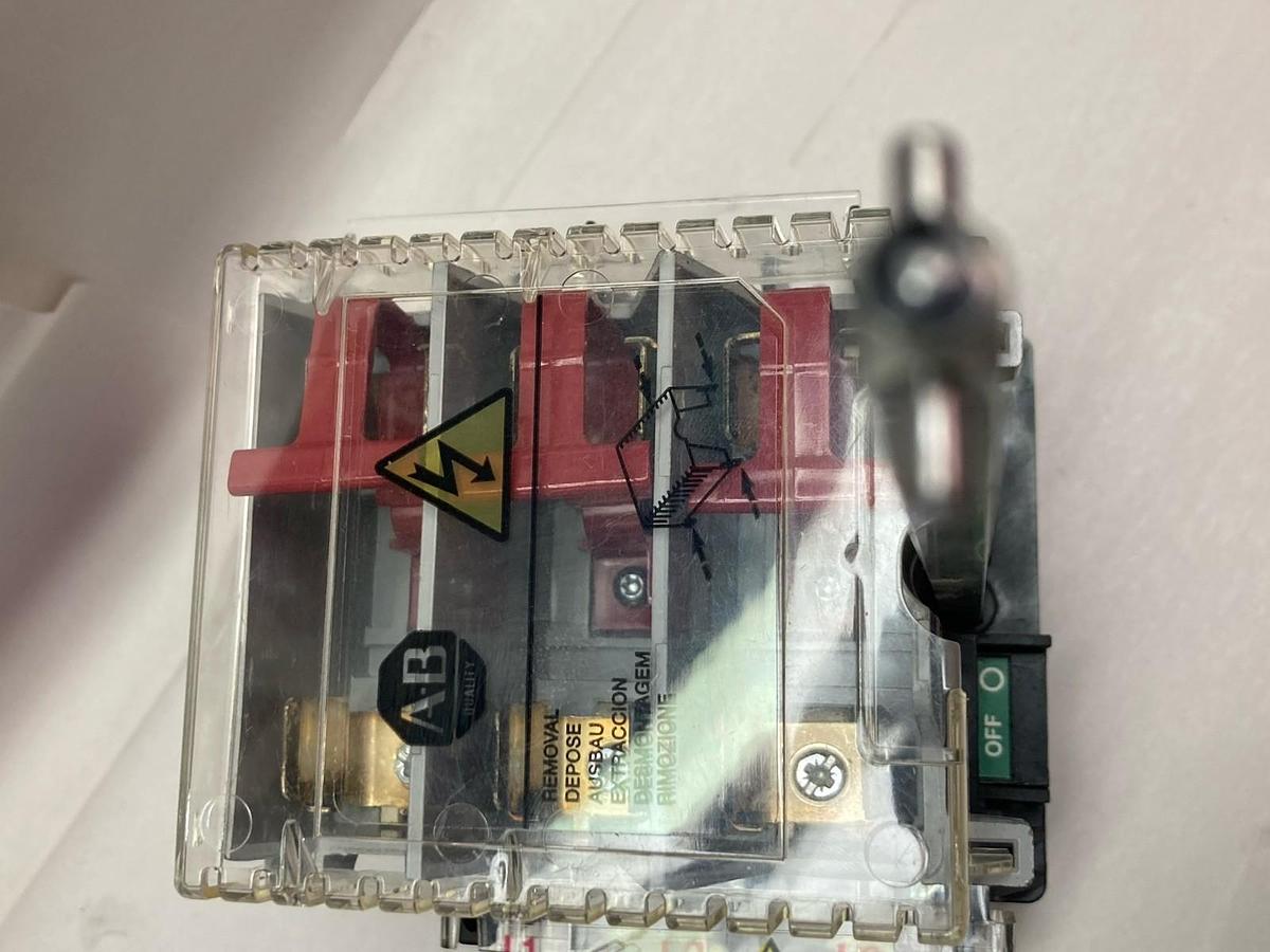 Allen-Bradley,194R-NJ030P3,Rod Operated Fusible Disconnect Ser B 600Vac 30A