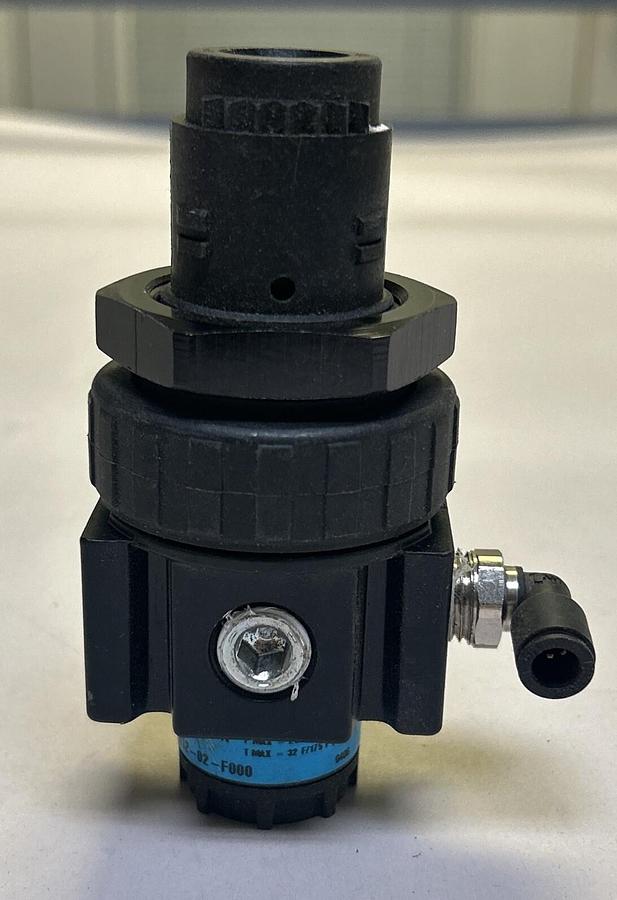 Used WILKERSON,R12-02-F000,PNEUMATIC REGULATOR 1/4NPT 250PSI