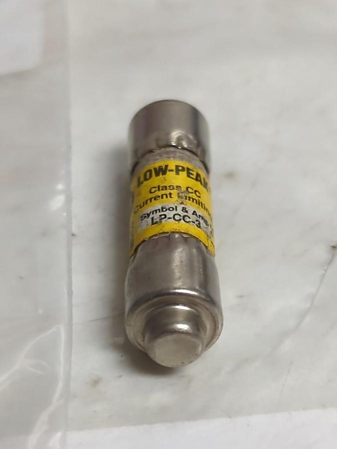 Used COOPER BUSSMANN,LP-CC-3,LOW-PEAK 3 AMP FUSE LOT OF 7 PRE-OWNED
