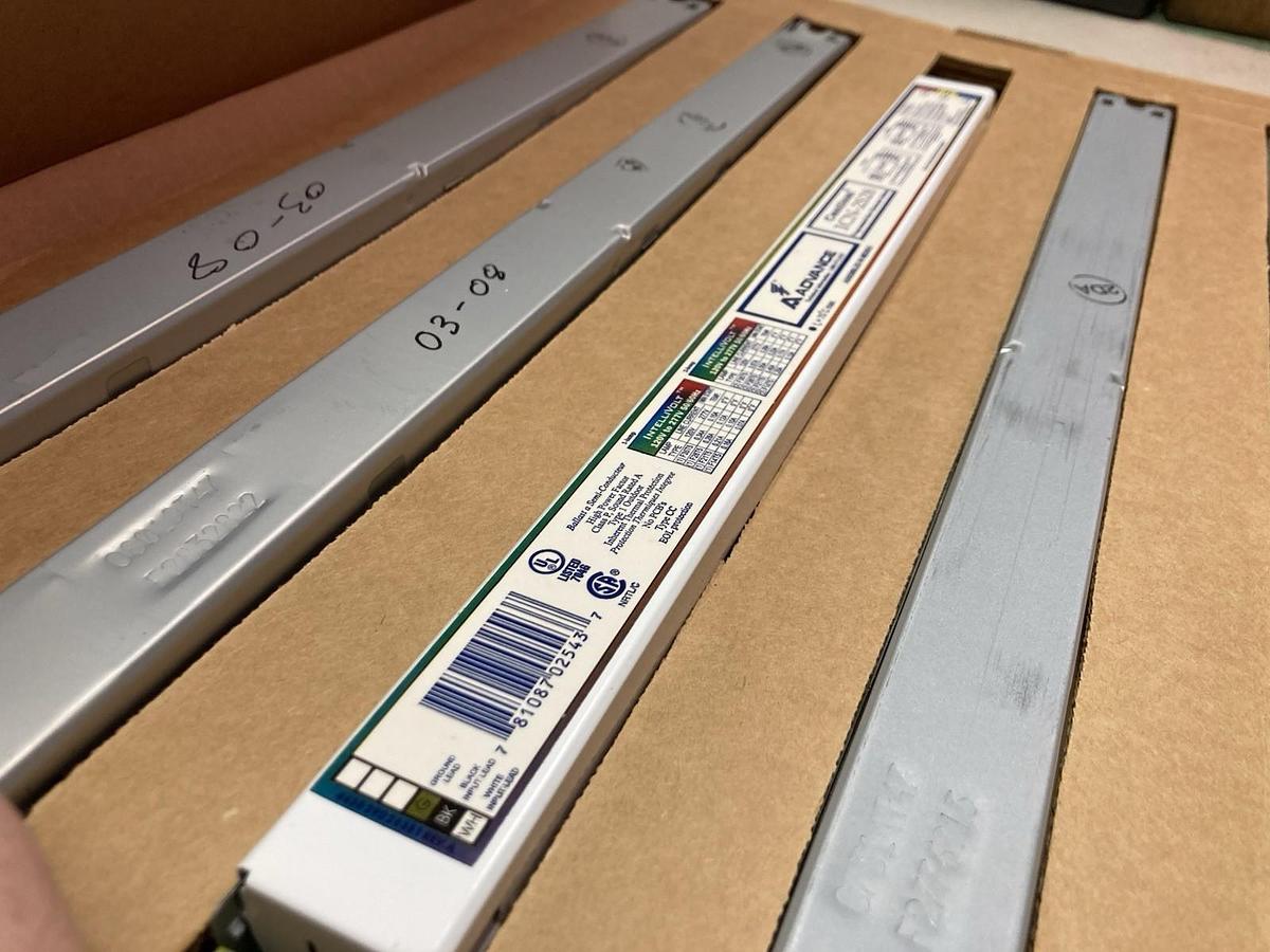 Phillips Advance Centium,ICN-2S28,Electronic Ballast LOT OF 5