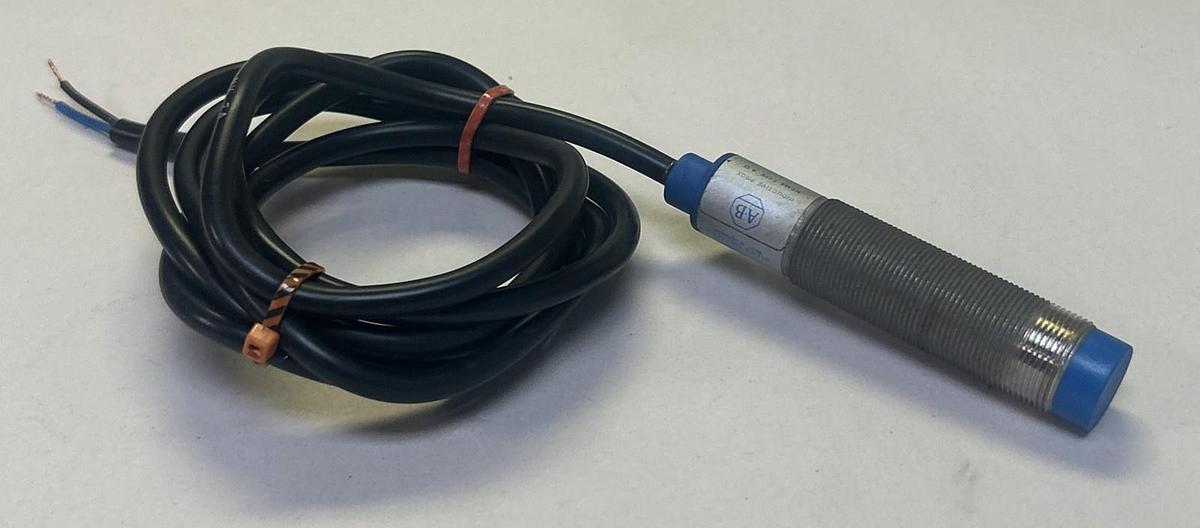 Used ALLEN BRADLEY,871C-C8B18,INDUCTIVE PROXIMITY SWITCH