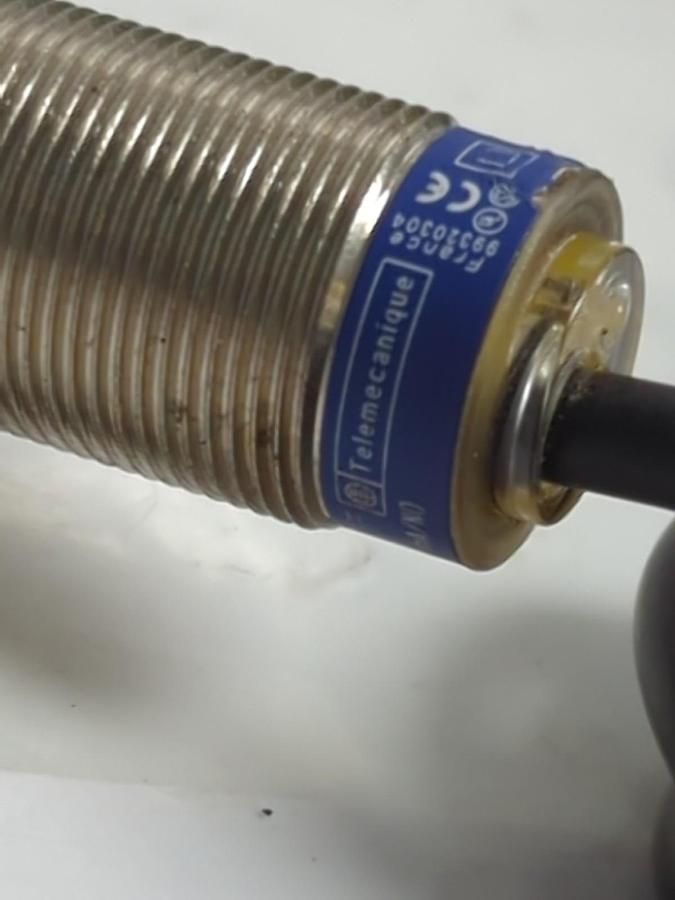 Used TELEMECANIQUE,XS1M18DA210,PROXIMITY SWITCH PRE-OWNED