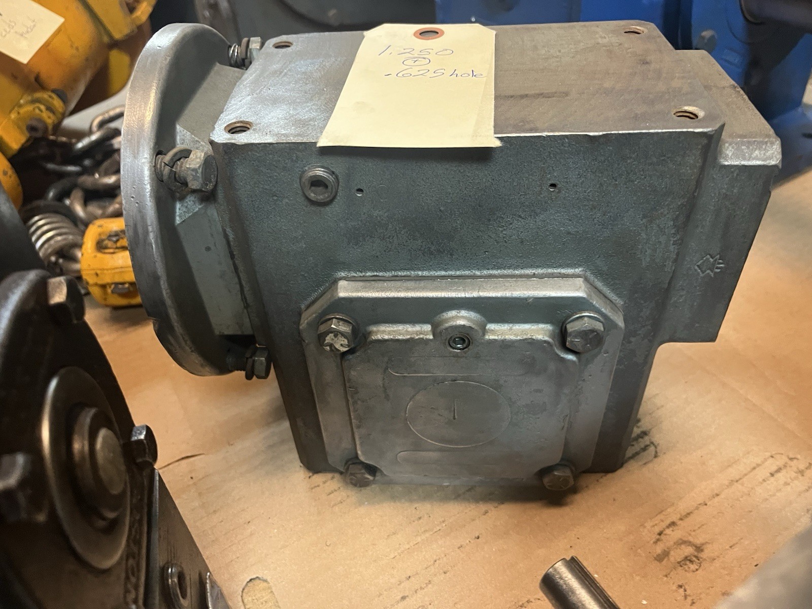Used GAST,AG809,GEAR REDUCER,RATIO 10 OUTPUT RPM 300