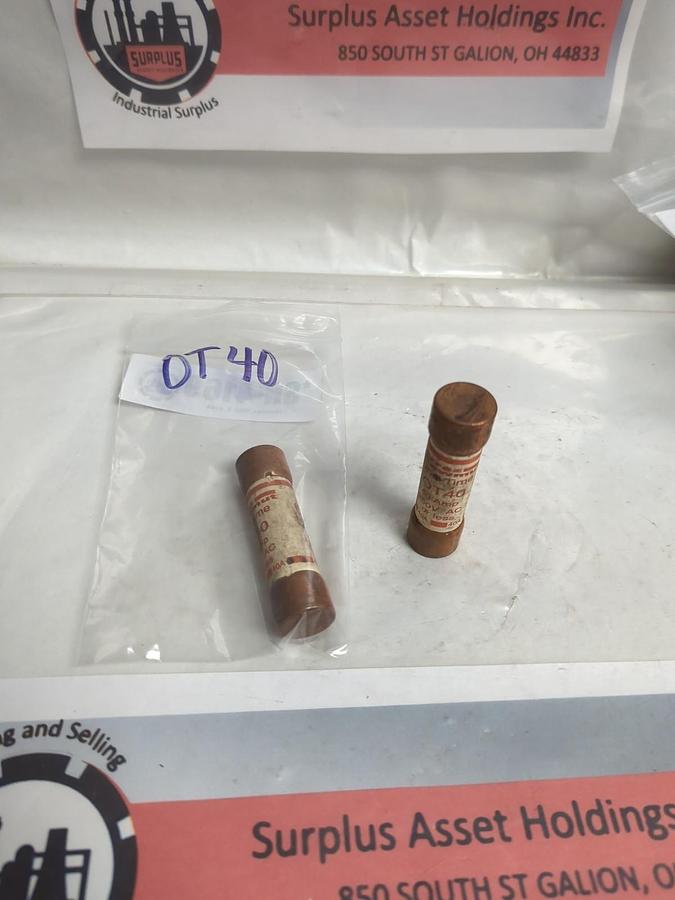 Used FERRAZ SHAWMUT,OT40,ONE-TIME FUSE 40 AMP LOT OF 2 PRE-OWNED