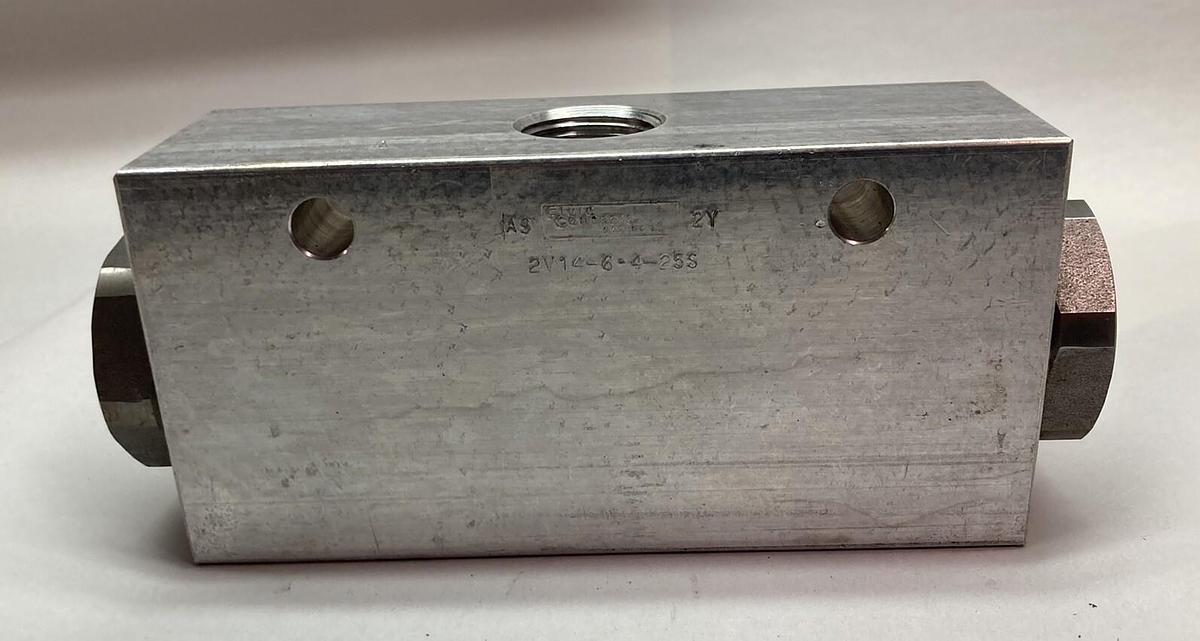 Used Fluid Controls,2V14-6-4-25S,Flow Divider/Combiner Valve