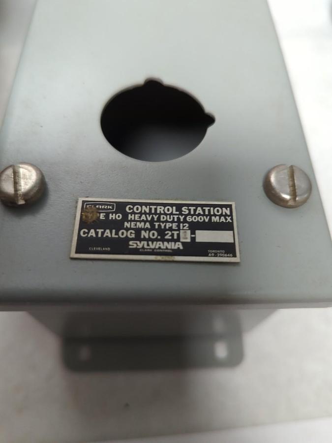 SYLVANIA,100-2T1,TYPE HO SINGLE BUTTON CONTROL STATION NOS