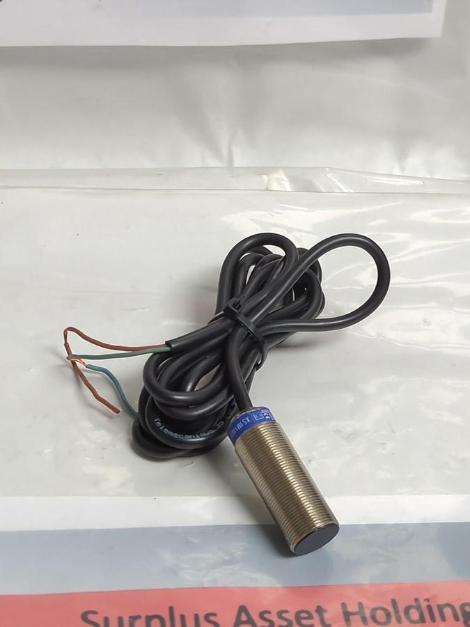 Used TELEMECANIQUE,XS1M18DA210,PROXIMITY SWITCH PRE-OWNED