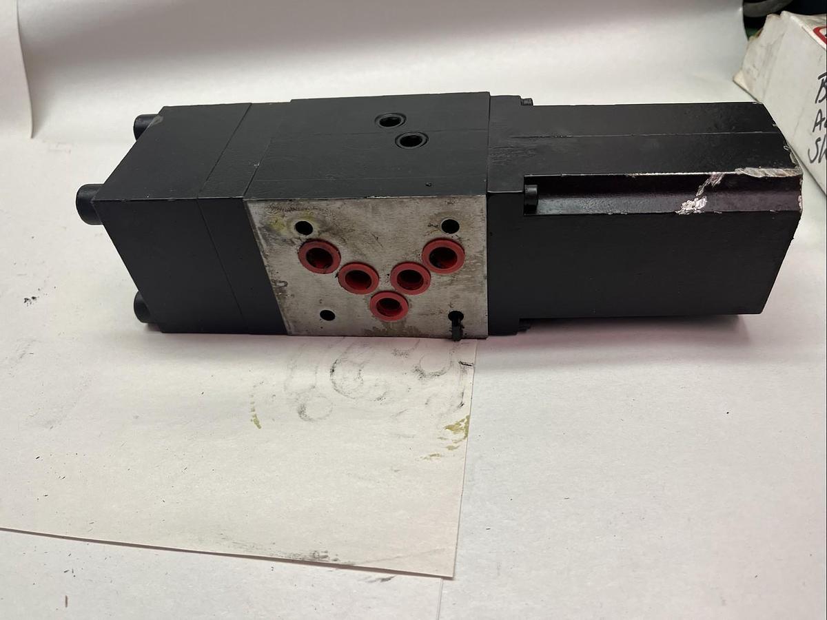 Used EMG,SV 1-10/4/100/6,PROPORTIONAL DIRECTIONAL SERVO VALVE 0.3A 40OHM PRE-OWNED