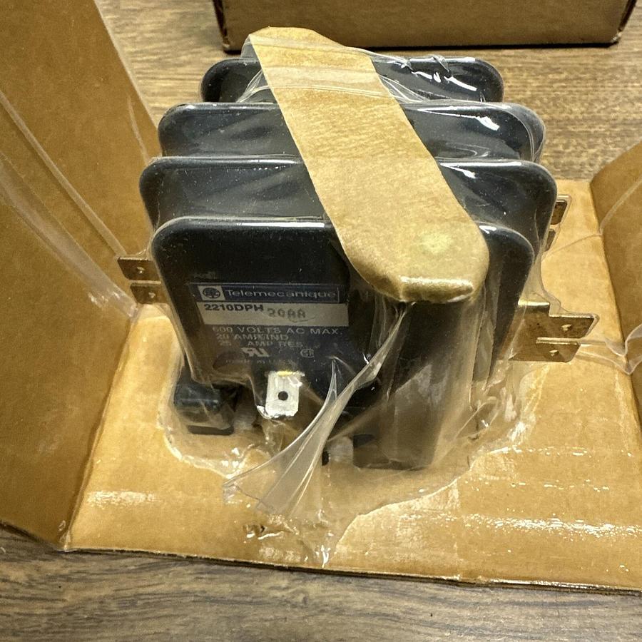 Telemechanique,2210DPH20AA,Contactor 20A 600V