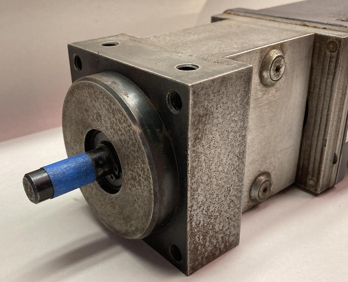 Used Schneider Electric,BRS39AN270ABA,Servo Motor 92Vac 5 Arms 4Nm