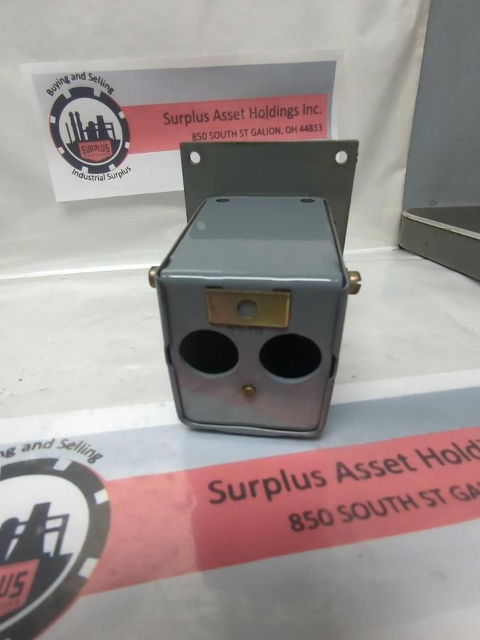 Used FURNAS,FK102503,FOWARD/REVERSE SWITCH 550V H.P. 2 PH.3 PRE-OWNED