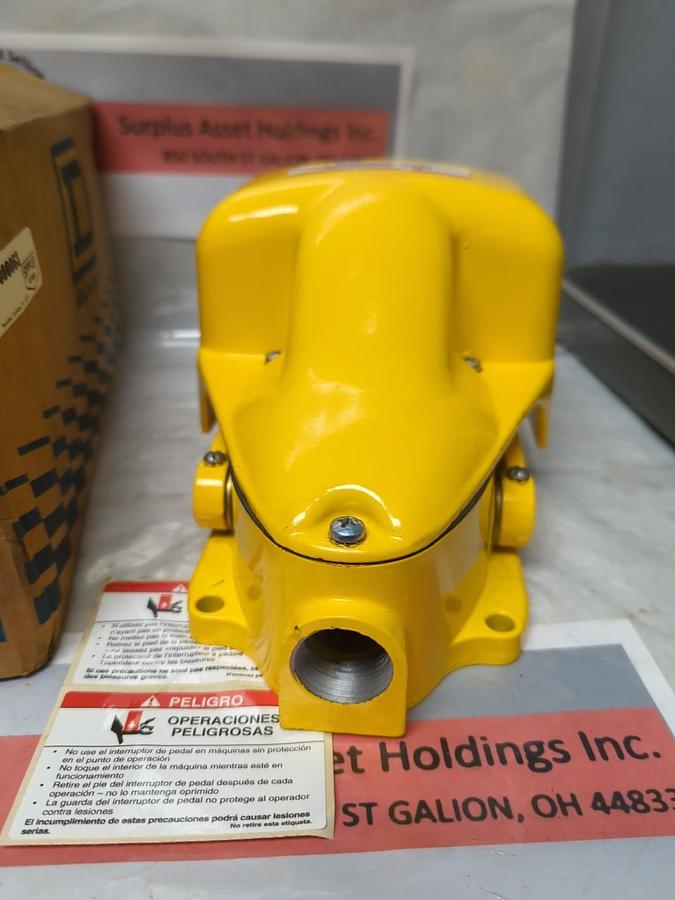 SQUARE D,9002AW14,SERIES C FOOT SWITCH 600 VAC 250 VDC NOS