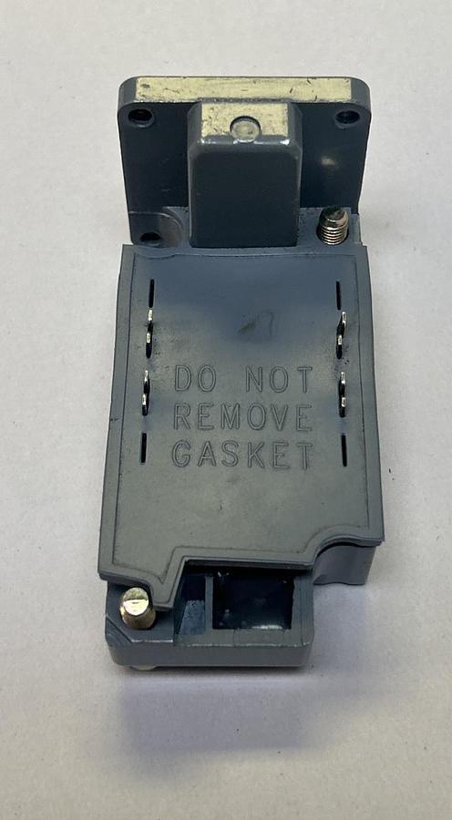 Used CUTLER-HAMMER,E50SAN,LIMIT SWITCH BODY