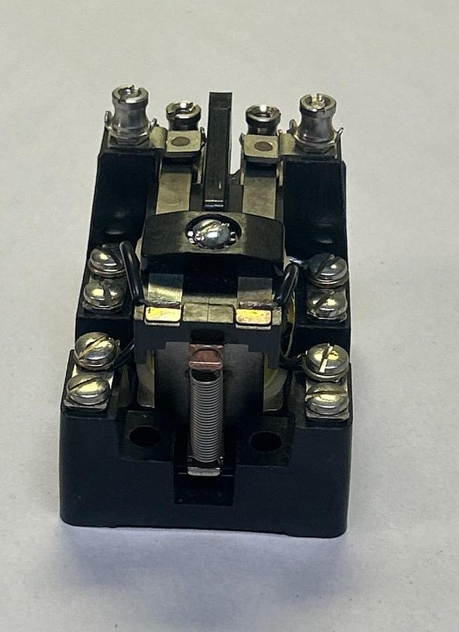 CROUSE HINDS,MR2TU20,MIDGET RELAY 110V NOS