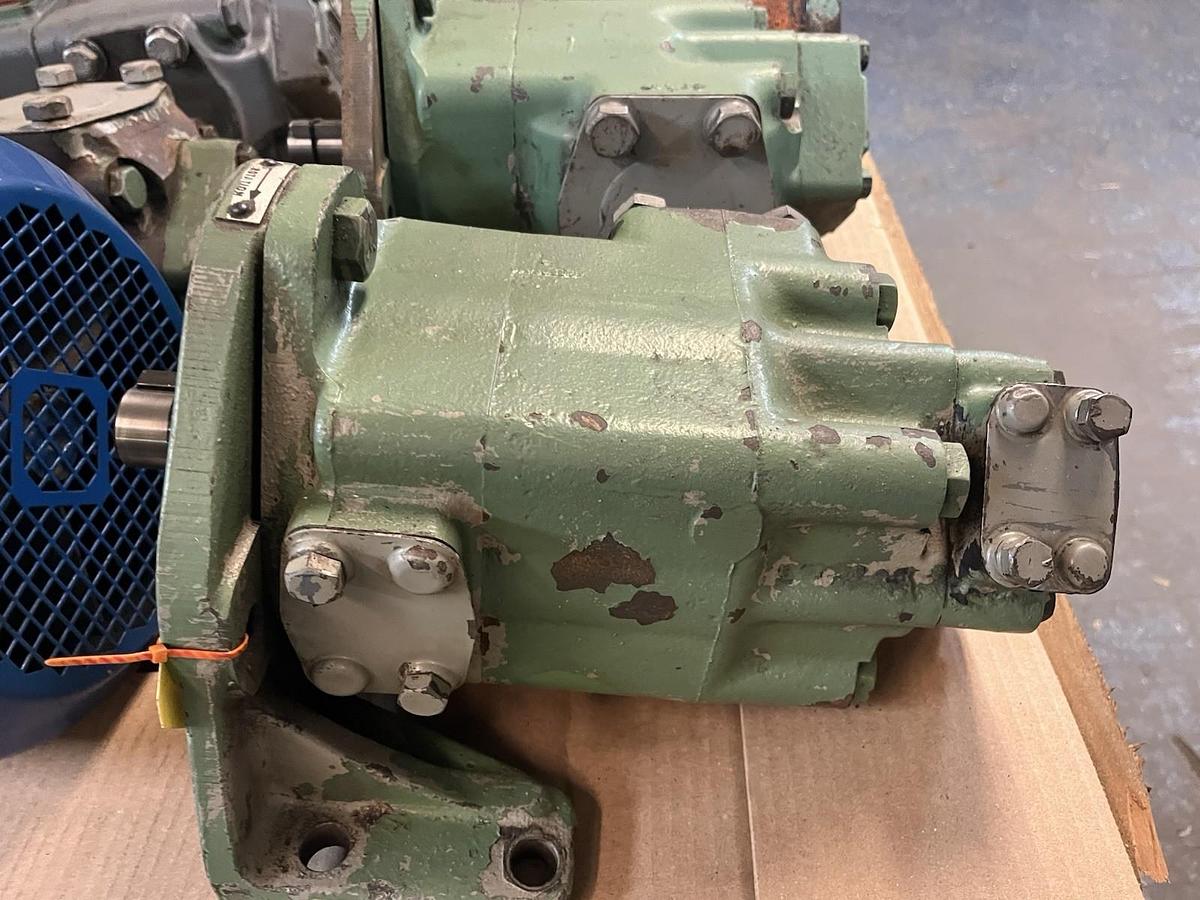 Used VICKERS,3520V38A-5-1AA-10-132,VANE PUMP