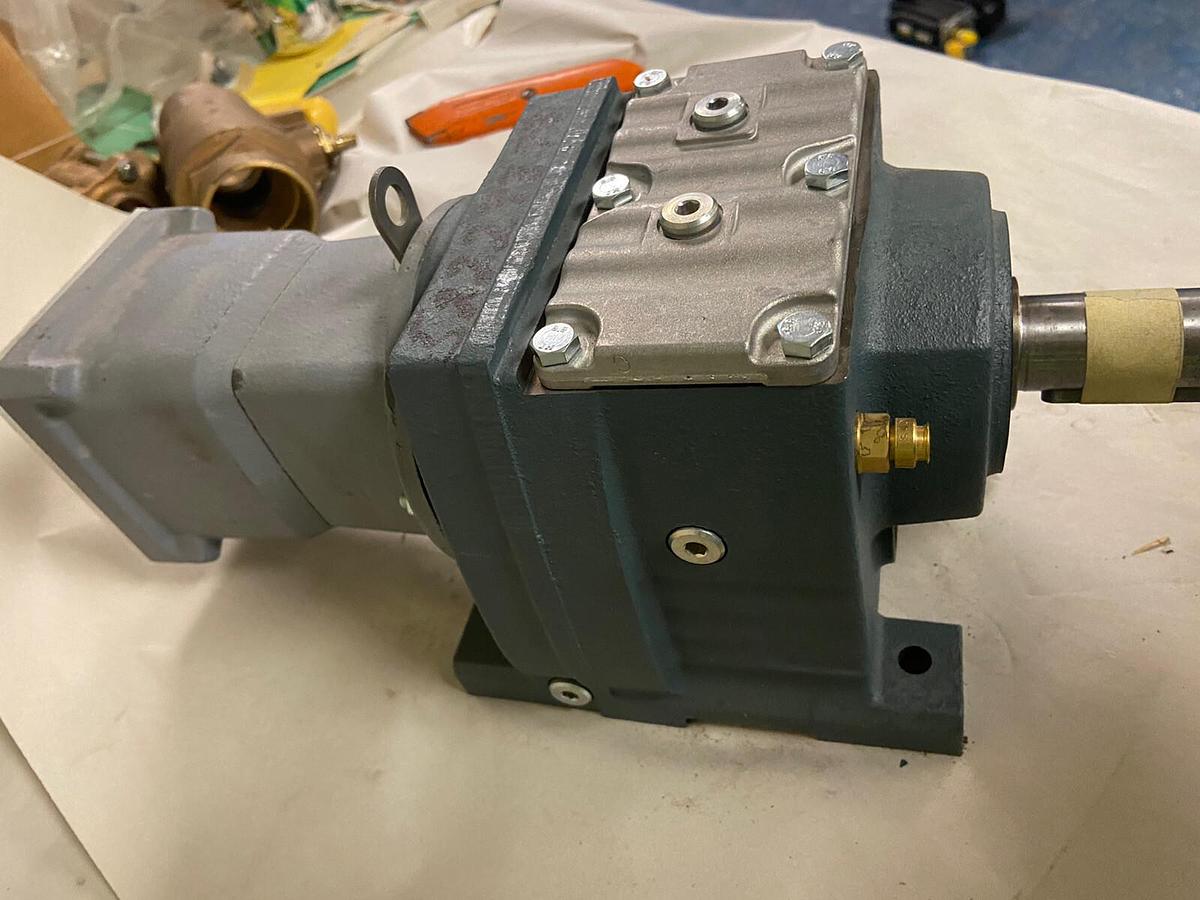 Used SEW Eurodrive,R37-AQH100/3 4500/475RPM,Gear Reducer Ratio 9.47