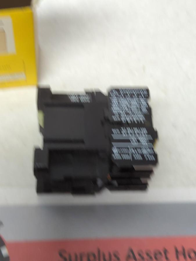 AGUT,RL4.a-40,CONTACTOR 120V 60HZ NOS