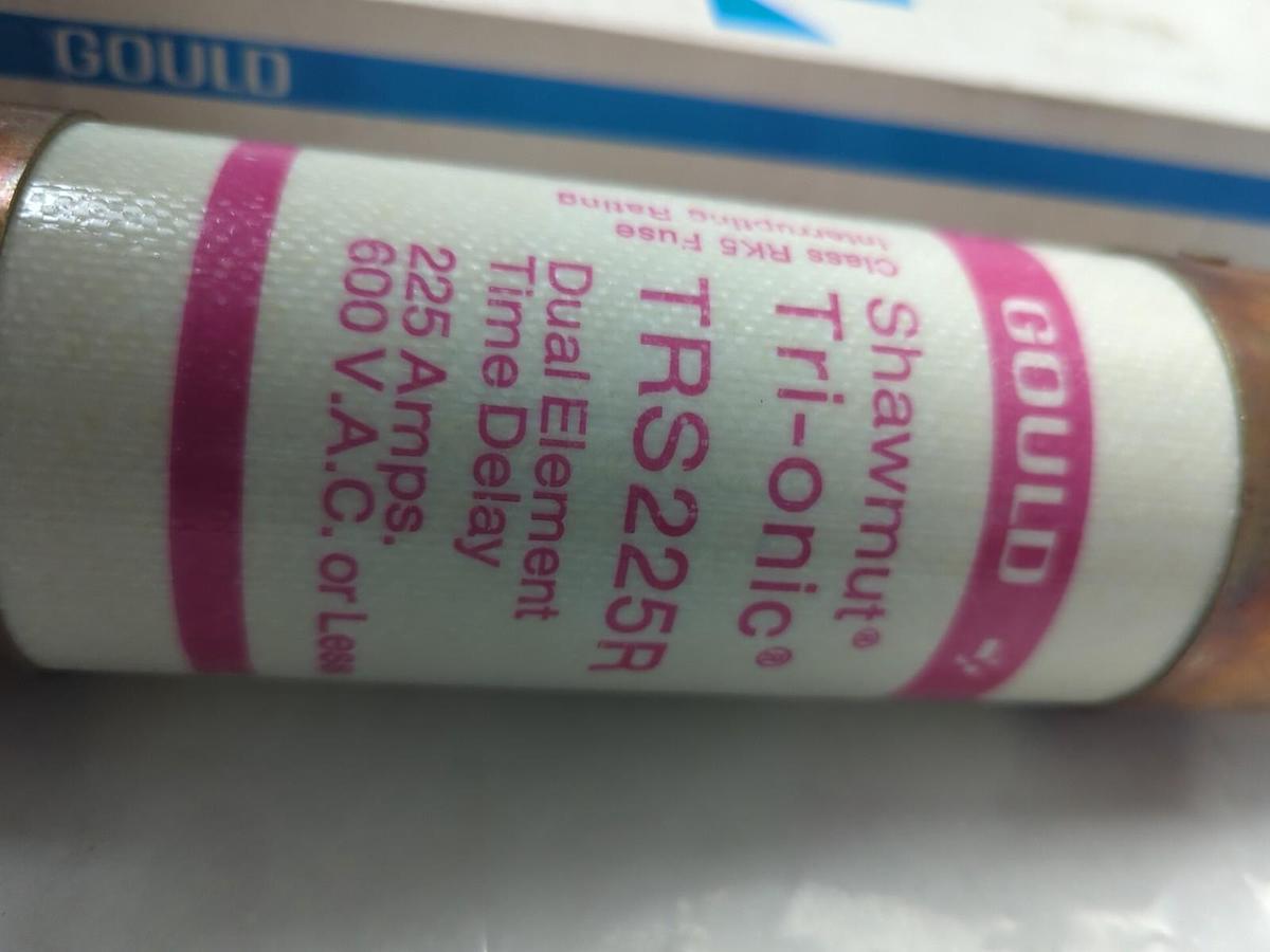 GOULD SHAWMUT,TRS225R,TRI-ONIC 225 AMP FUSE NOS