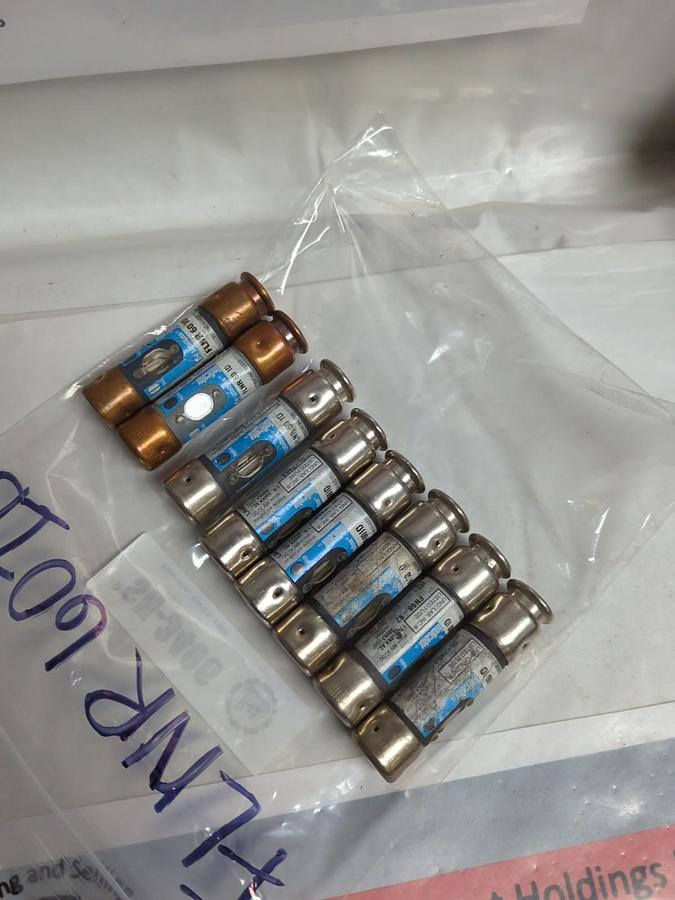 Used LITTELFUSE,FLNR-60ID,INDICATOR 60 AMP FUSE LOT OF 8 PRE-OWNED