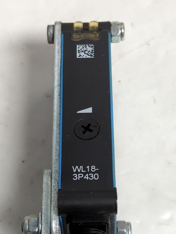 Used SICK,WL18-3P430,PHOTOELECTRIC SENSOR PRE-OWNED