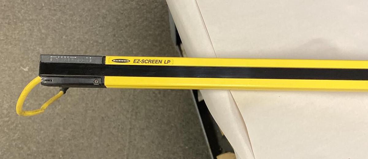 Used Banner,SLPR25-1110P8,Light Curtain Receiver 24 VDC Res 25 mm; Range: 0.1 to 7 m