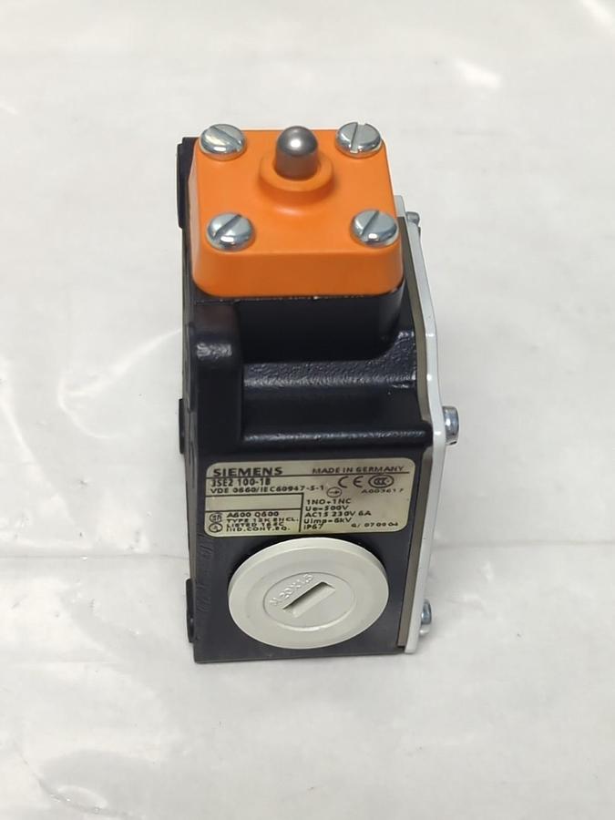 Used SIEMENS,3SE2-100-1B,LIMIT SWITCH PRE-OWNED