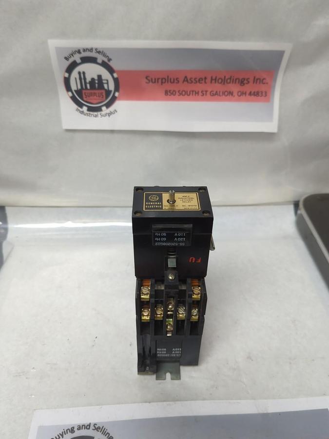 Used GENERAL ELECTRIC,CR120B L060,SER A INDUSTRIAL LATCH RELAY 110/120V 50/60HZ USED