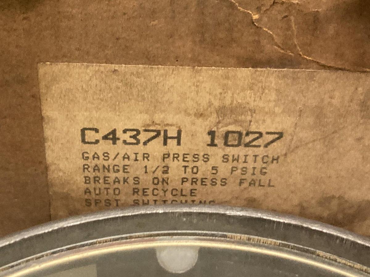 Used Honeywell,C437F-1027,Gas/LP Pressure Switch
