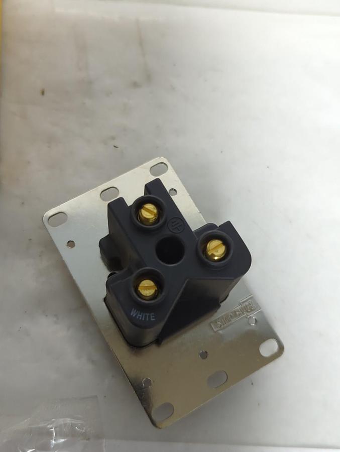 HUBBELL,HBL9308,RECEPTACLE 30 AMP 125VAC 2-POLE 3-WIRE NOS