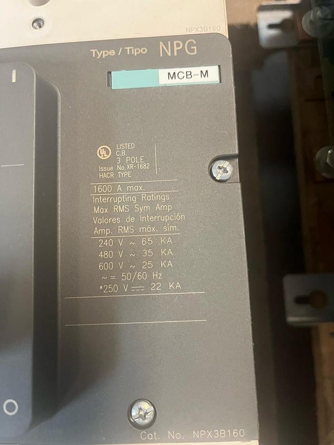 Used SIEMENS,NPX3B160,CIRCUIT BREAKER 1600 AMP 600V TYPE NPG