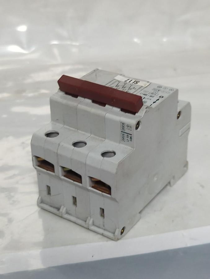 Used MOELLER,FAZ L16A,NO.22 CIRCUIT BREAKER 3-POLE 220/300AC PRE-OWNED