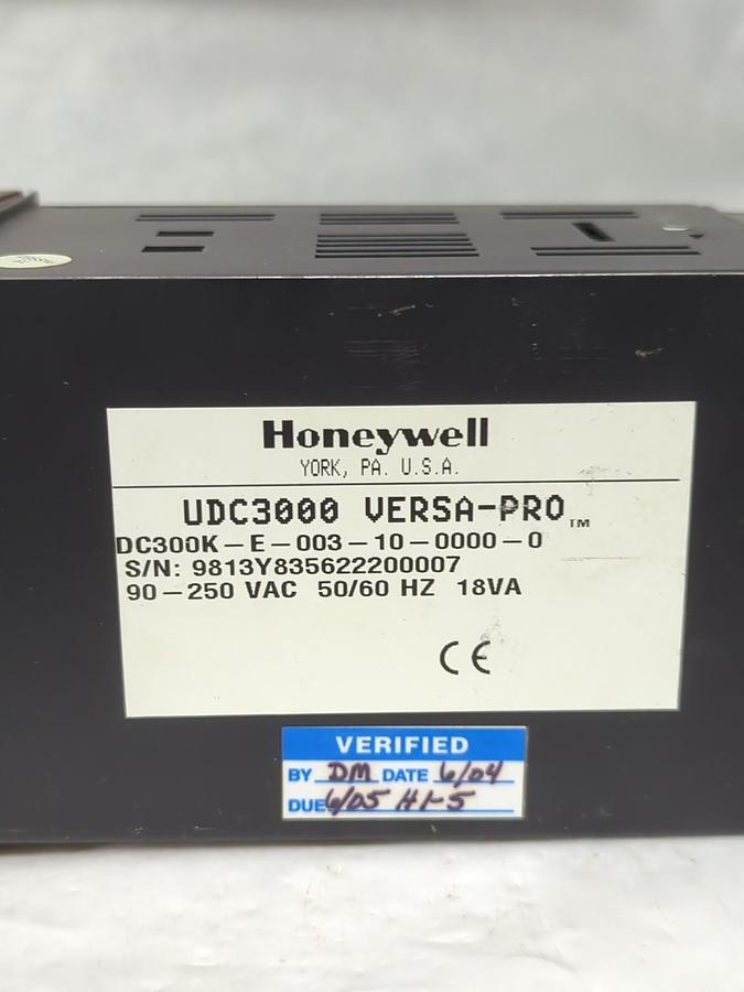Used HONEYWELL,UDC3000,VERSA-PRO TEMPERATURE CONTROLLER 90-250VAC 50/60HZ 18VA USED