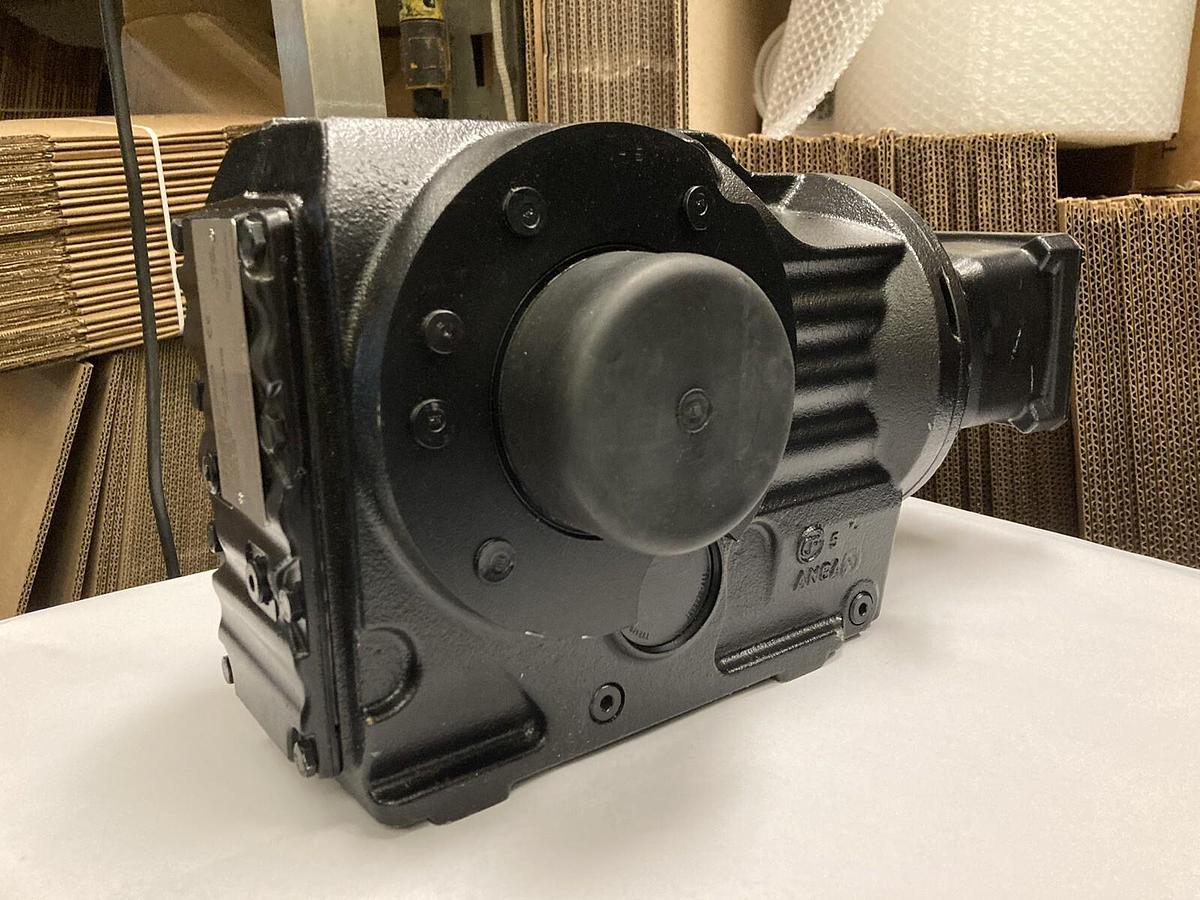 Used SEW Eurodrive,KH57AQA100/4,Gear Reducer Ratio 27  34  M4B