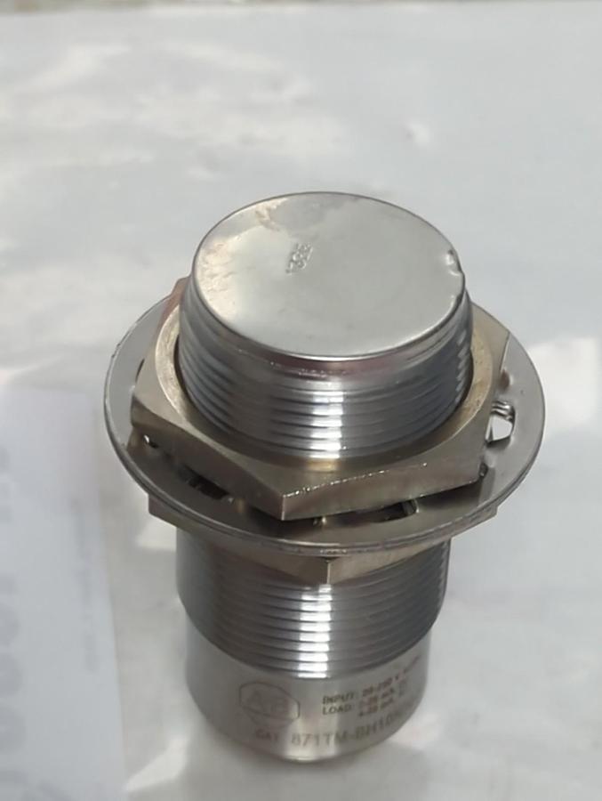 Used ALLEN BRADLEY,871TM-BH10N 30-R3,INDUCTIVE PROXIMITY SWITCH NOS