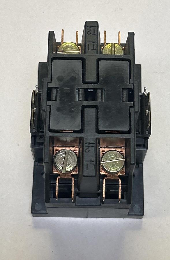 Used SQUARE D,8910DP22V14,CONTACTOR 24V