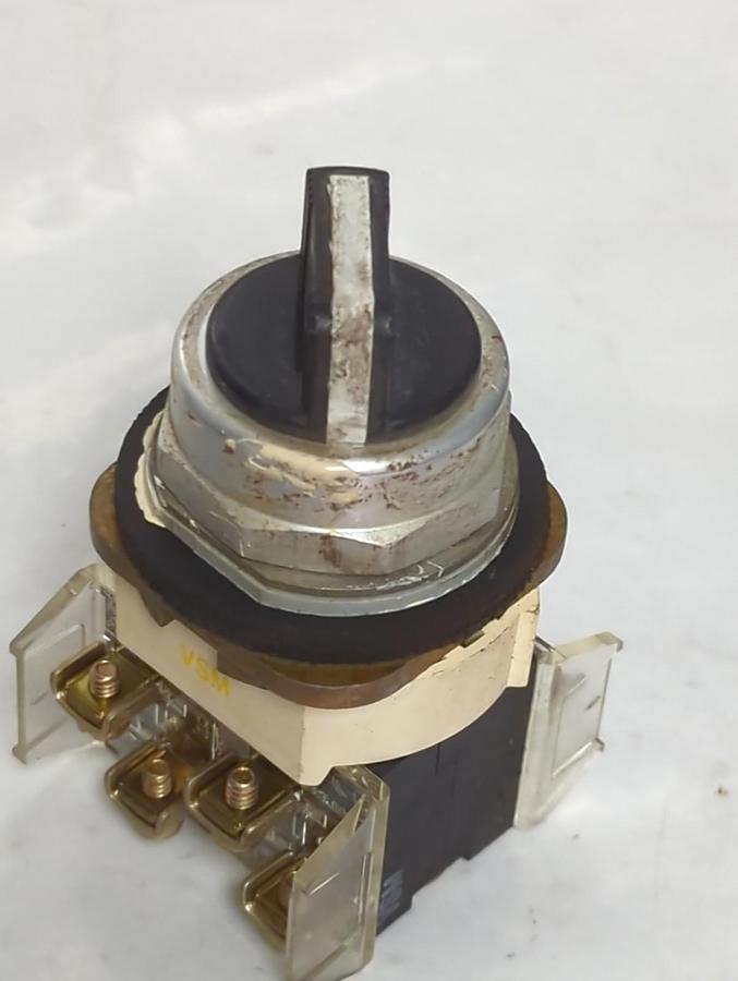 Used ALLEN BRADLEY,800T-H2,SERIES T SELECTOR SWITCH PRE-OWNED