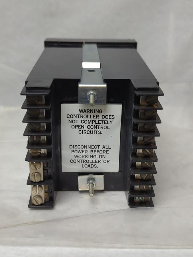 Used BARBER COLMAN,A-13927-100,TEMPERATURE CONTROLLER 0-30° F X 100 ER 120 ENCLOSURE