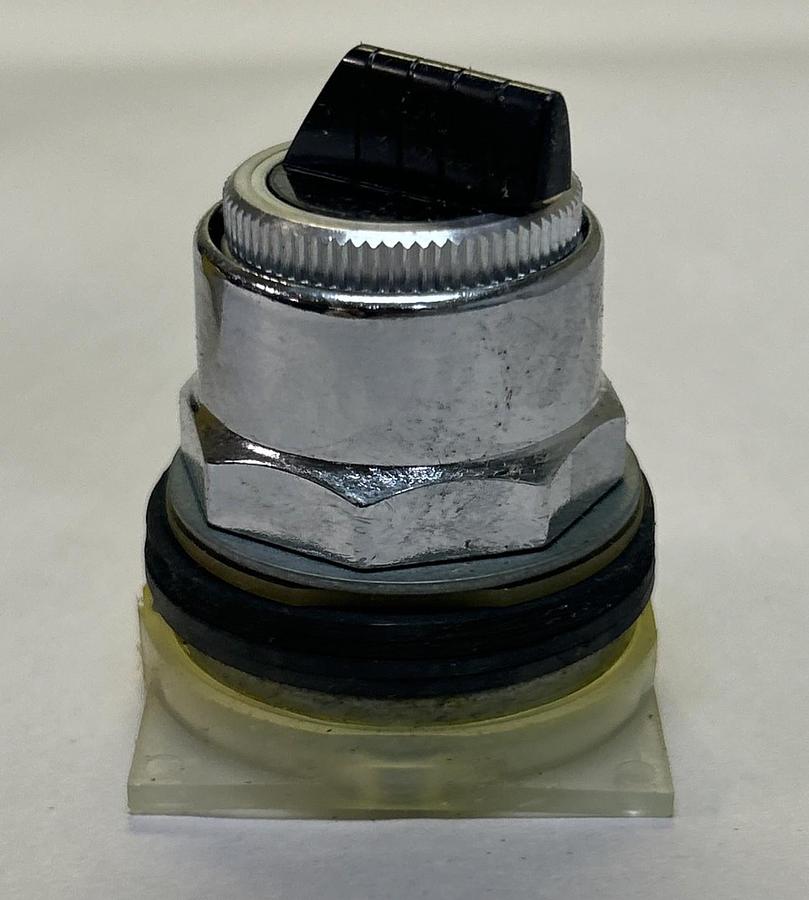 SQUARE D,9001KS11B,TWO POSITION MAINTAINED SELECTOR SWITCH NOS