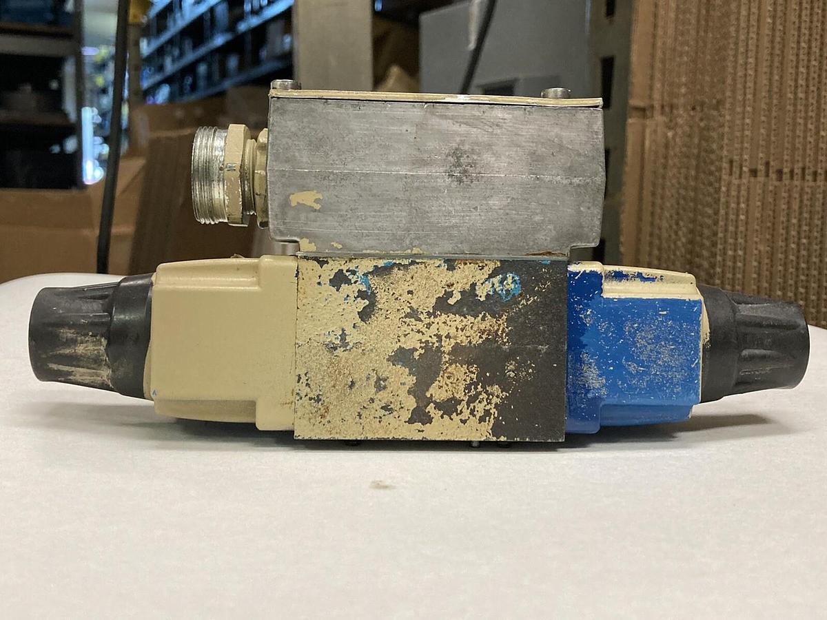 Used Vickers,DG4V-3-0C-M-W-B-40,Hydraulic Directional Valve