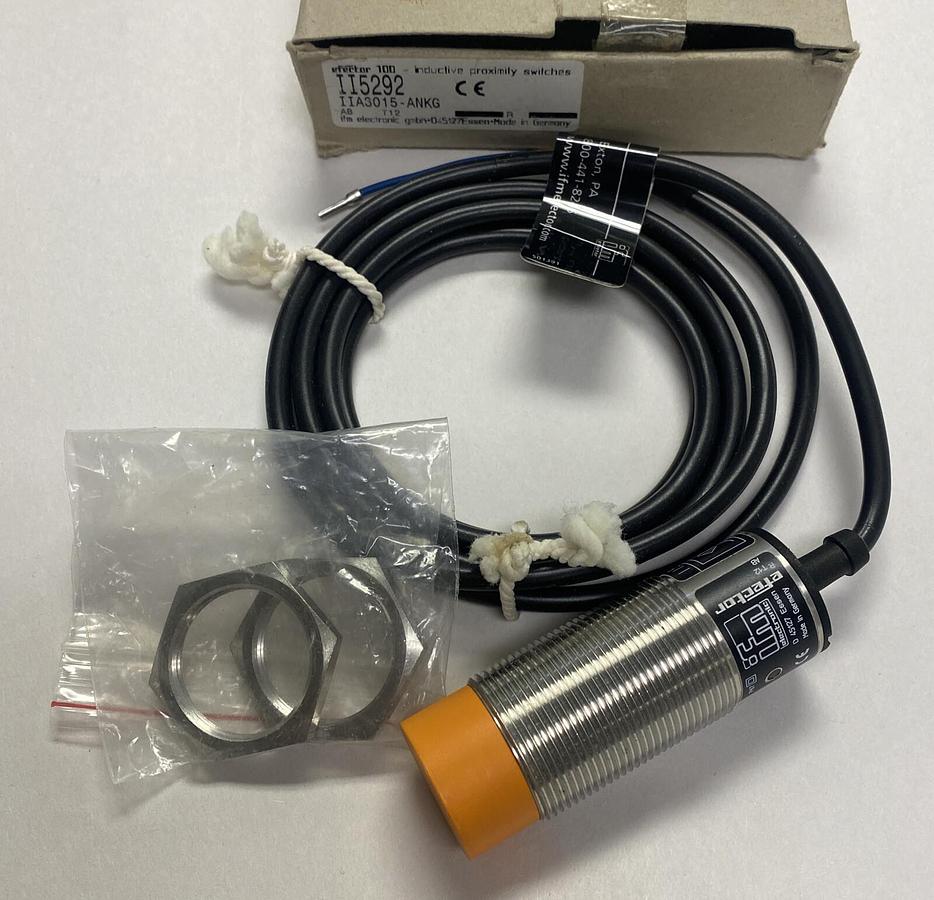 Used EFECTOR,IIA3015-ANKG II5292,INDUCTIVE PROXIMITY SWITCH NEW