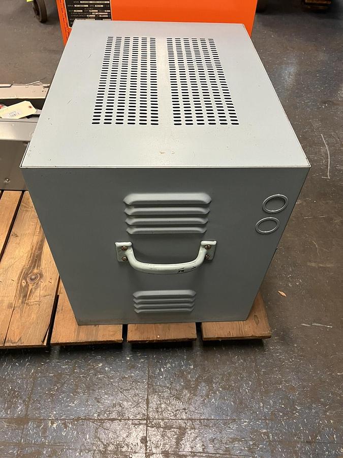 Used STABILINE,EMT4207C,VOLTAGE REGULATOR 8.3KVA 1PH OUTPUT 230V